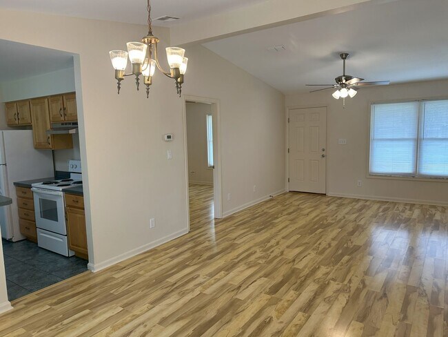 Building Photo - Indian Trails 3 bedroom Home