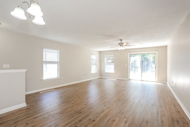 Building Photo - 7910 Cherry Blossom Dr S