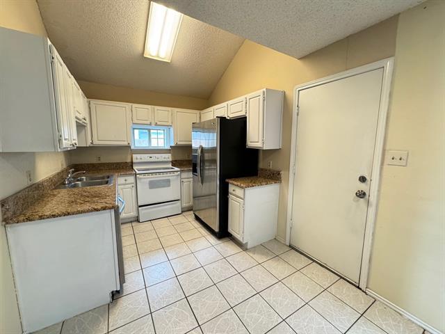 Building Photo - 4729 Wineberry Dr