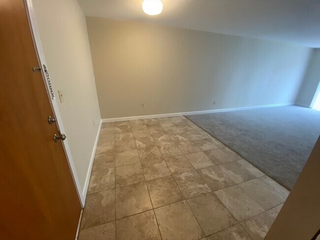Building Photo - 28 Kenmar Dr