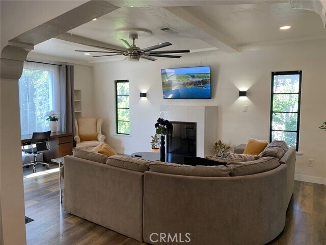 Foto del edificio - 1574 N Orange Grove Ave