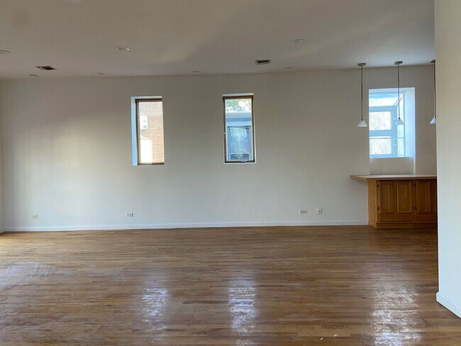 Building Photo - 4523 Harrison Pl