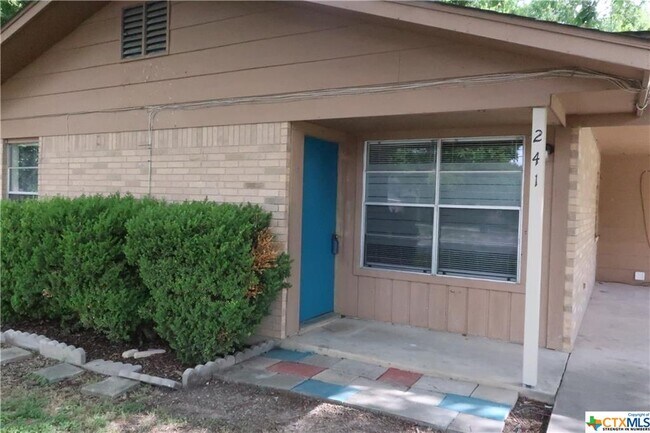 Foto del edificio - 241 Bobolink Dr