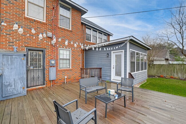 Foto del edificio - 2412 Oakdale St