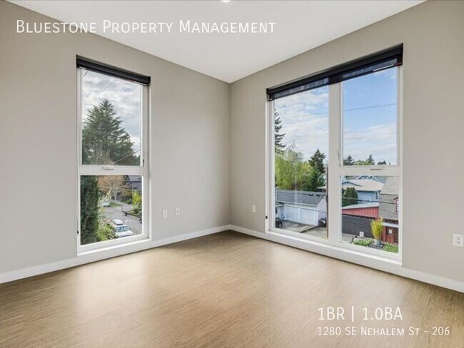 Building Photo - 1280 SE Nehalem St