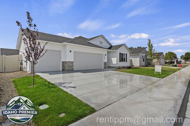 Building Photo - 12383 Genevieve St