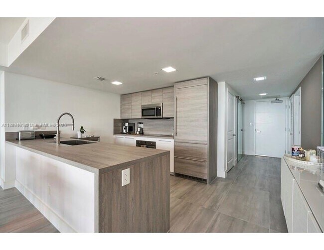 Foto del edificio - 400 Sunny Isles Blvd