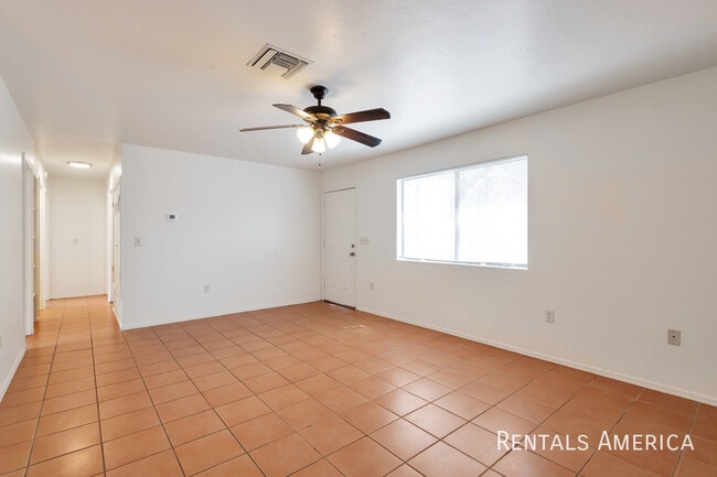 Building Photo - 1107 W Sonora St