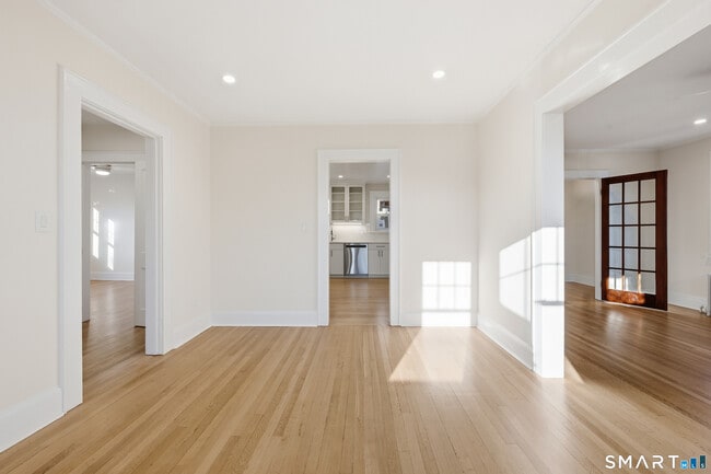 Building Photo - 44 Lorraine Terrace
