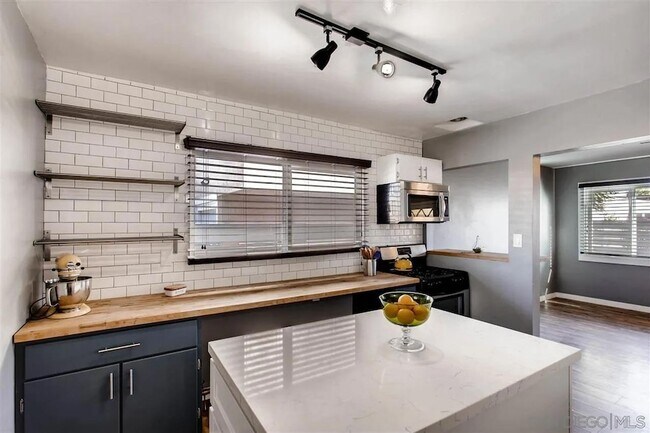 Foto del edificio - 4458 Copeland Ave