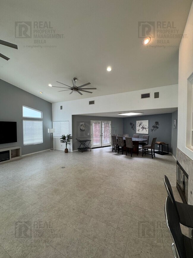Building Photo - $750 MOVE-IN SPECIAL DISCOUNT AVAILABLE! Luxury Living Awaits: Stunning 4-Bedroom Cul-de-Sac Retr...