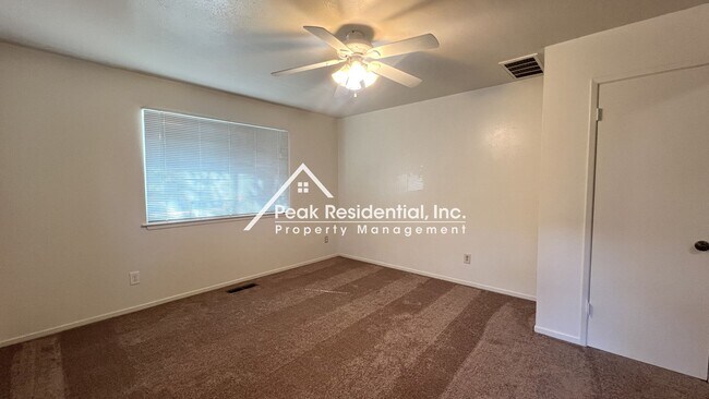 Foto del edificio - A Charming Foothill Farms 2bd/1ba Duplex w...