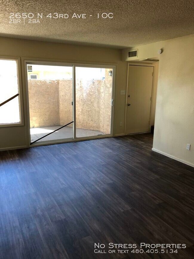 Building Photo - 2 Bed Condo off 43rd Ave and Thomas!