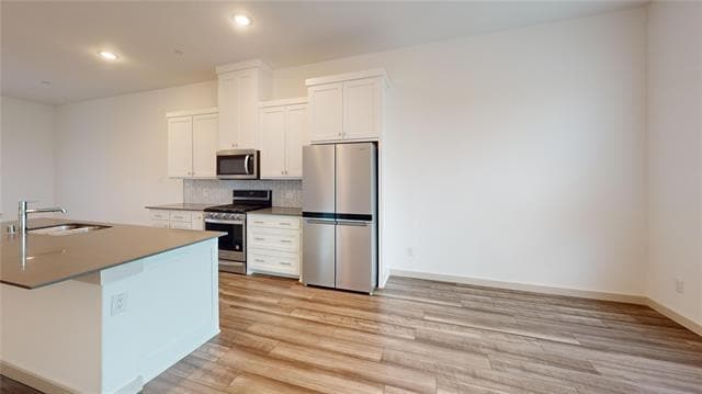 Building Photo - 685 Vista Del Lago Dr