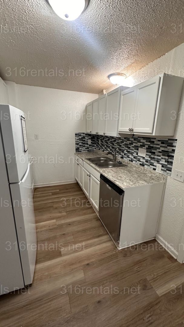 Building Photo - $1000 - 3 bed 1 bath - Single Family Home