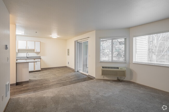 1BR, 1BA - 831SF - Living Room - Regency Apartments