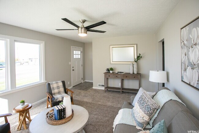Foto del edificio - Room for rent in Great Ogden Location!