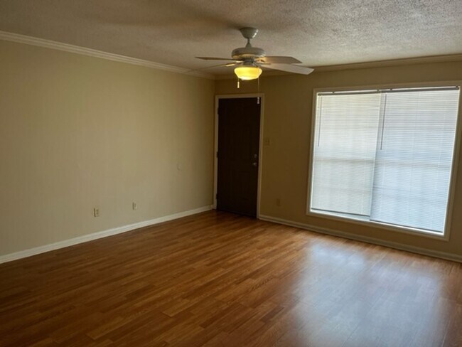 Foto del edificio - Camellia Cove Apartment Homes