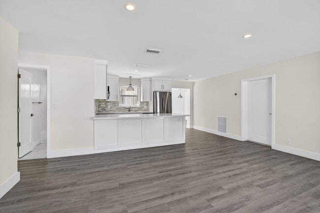 Foto del edificio - 954 SE 7th St