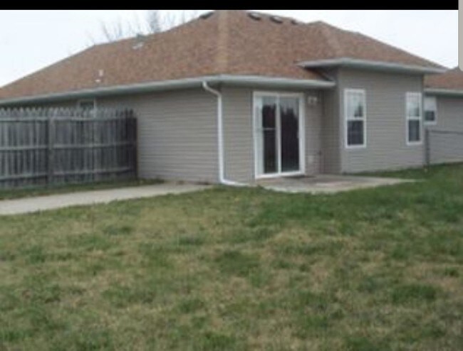 Building Photo - 2315 Lichfield Dr