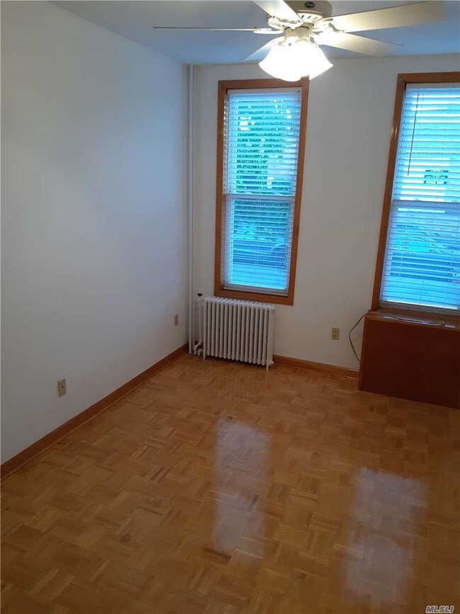 Foto del edificio - 71-08 64th St