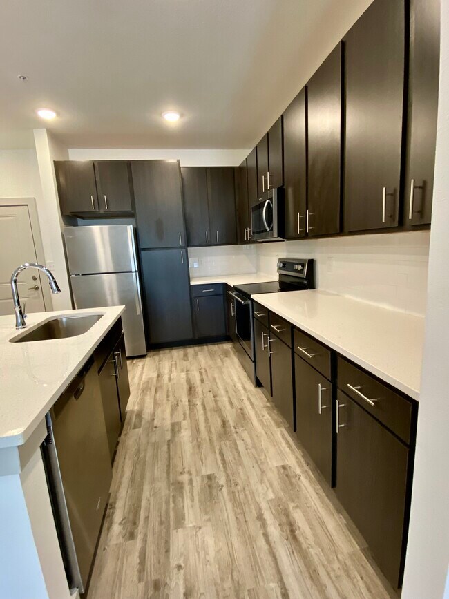 C1 Kitchen - Azalea Bay Apartments