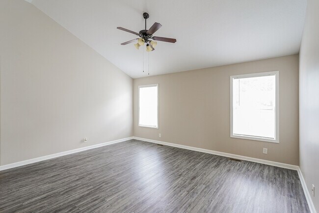 Foto del edificio - 1423 Jenny Ln