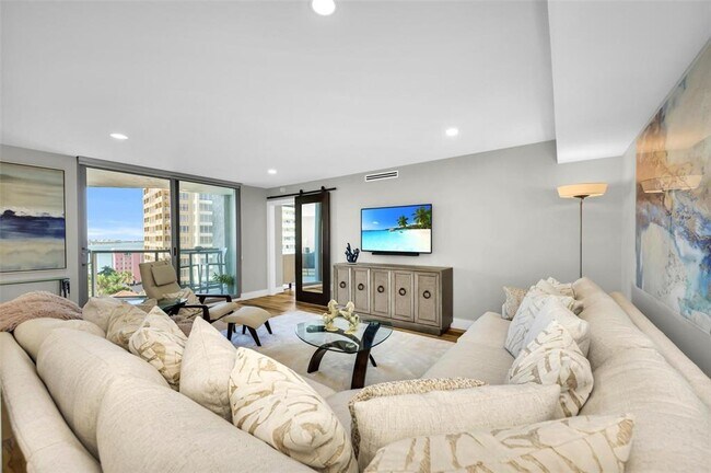 Foto del edificio - 1111 N Gulfstream Ave