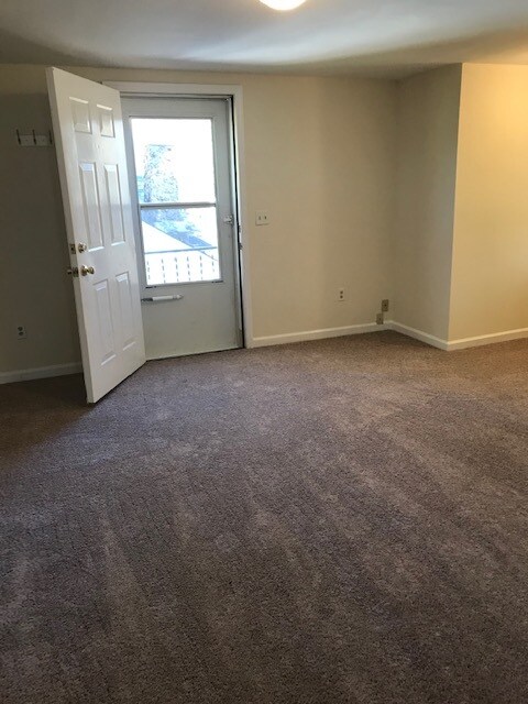 Living Area - 1113 N Academy St
