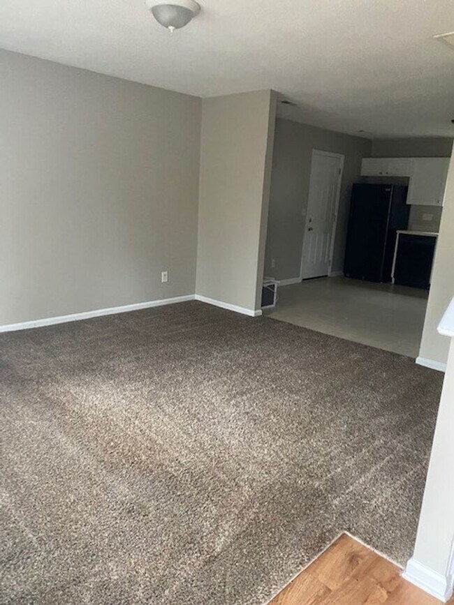 Building Photo - Beautiful 4 Bedroom Home with Garage!