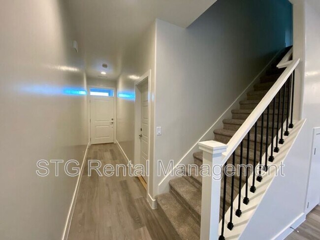 Building Photo - 3865 Platinum Dr