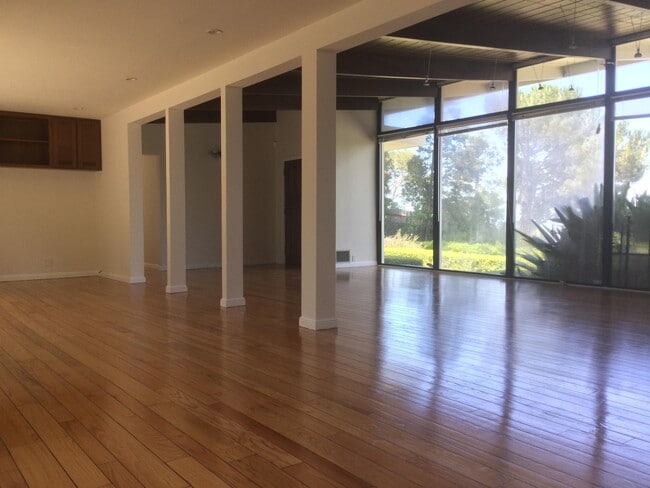 Building Photo - 55 Del Monte Dr