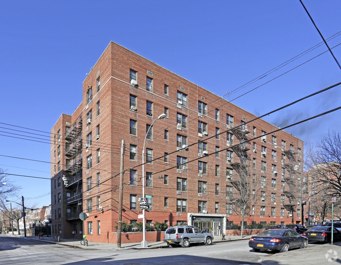 Primary Photo - 91-31 Lamont Ave