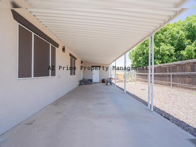 Building Photo - 952 S Esperanza Ave