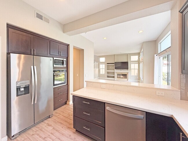 Foto del edificio - SD: Spacious 3BD/3BA Home in University City with Community Pool, Backyard Patio & 2-Car Garage