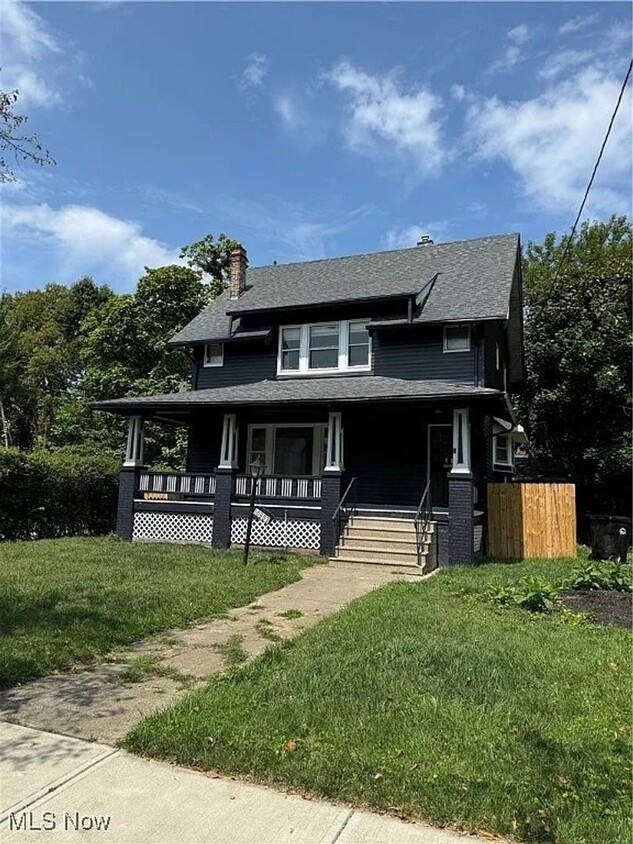 Primary Photo - Charming 3 Bedroom 2 Bath in Cleveland