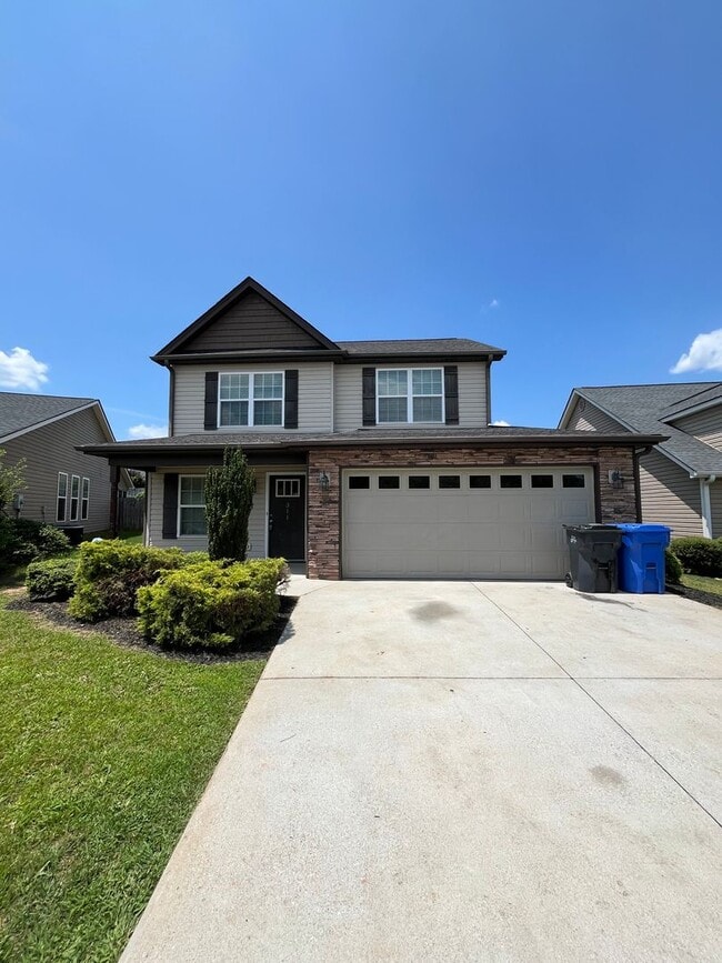 3 BR 2 1/2 Bath, Just a Short Distance to Swamp Rabbit and Downtown Greenville! - 3 BR 2 1/2 Bath, Just a Short Distance to Swamp Rabbit and Downtown Greenville! House