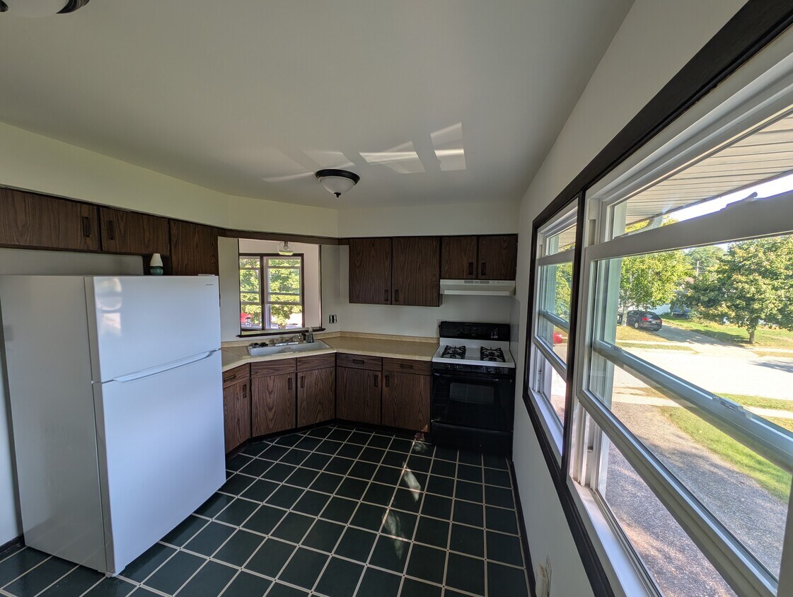 Kitchen - 224 Pleasant St