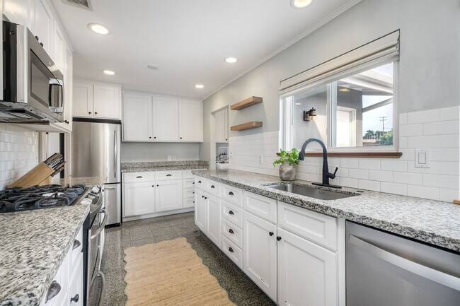 Foto del edificio - 3Bed/1Bath Charming Home in South Oceanside~ Moreno