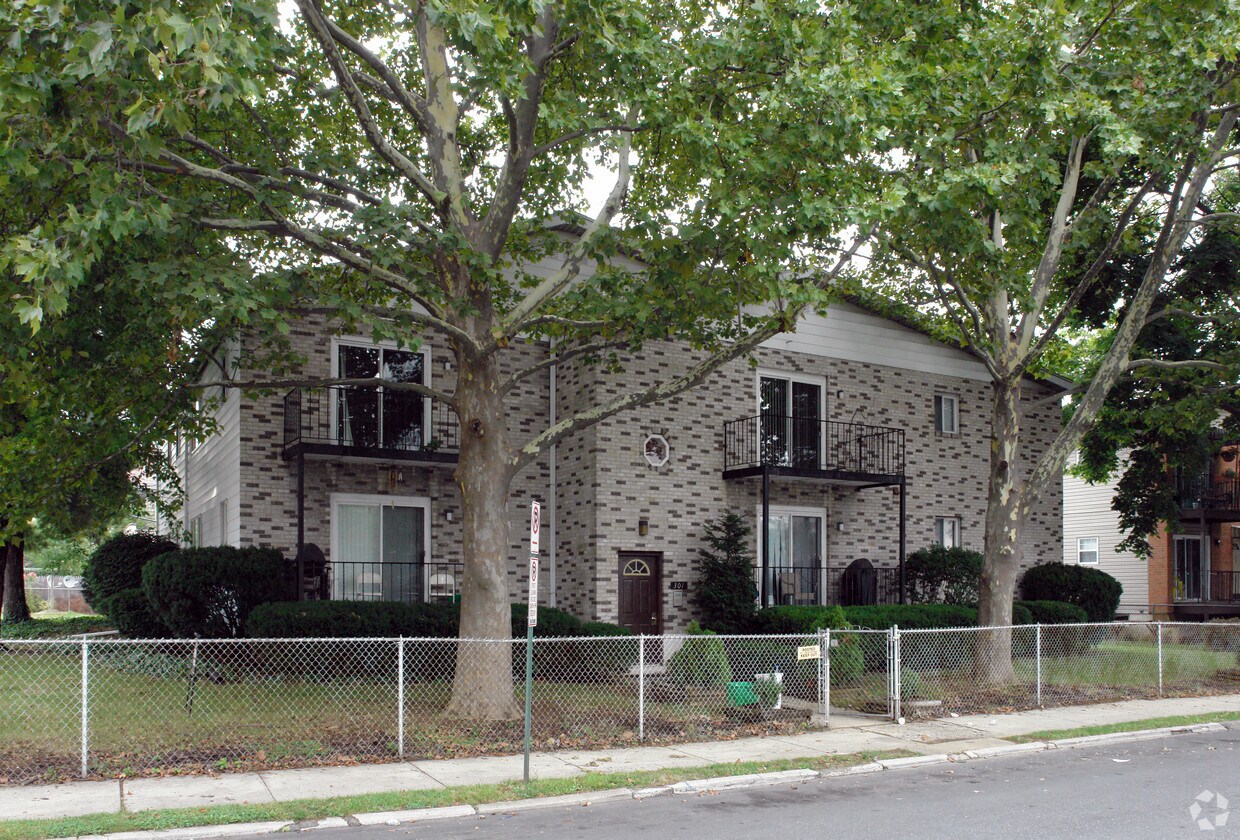 Foto principal - 301 S West St