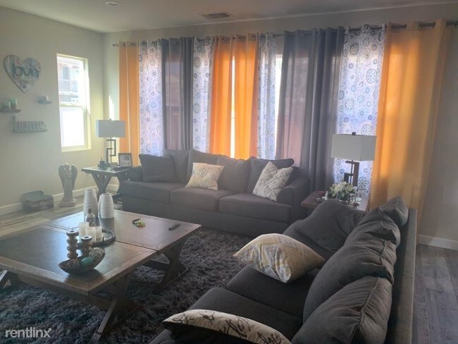 Building Photo - 4 br, 4 bath House - 235 W Hayward Ln