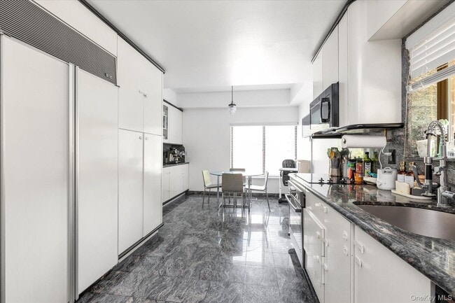 Foto del edificio - 21 Spring Hollow Rd