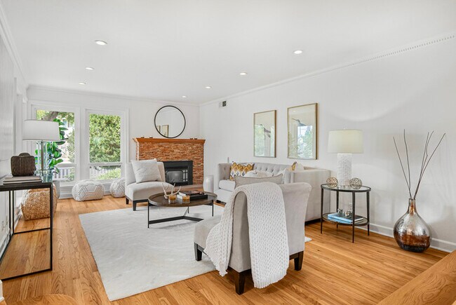 Foto del edificio - West San Jose home four bedrooms three baths with separate bedroom and full bath