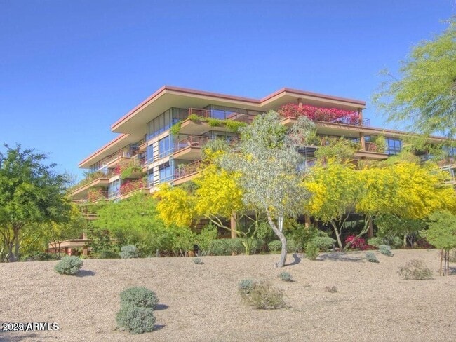 Building Photo - 7117 E Rancho Vista Dr