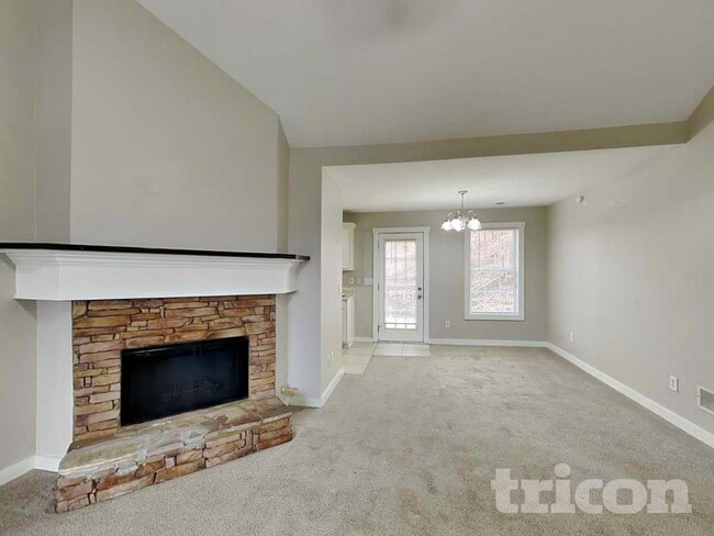 Building Photo - 1048 Whispering Woods Dr