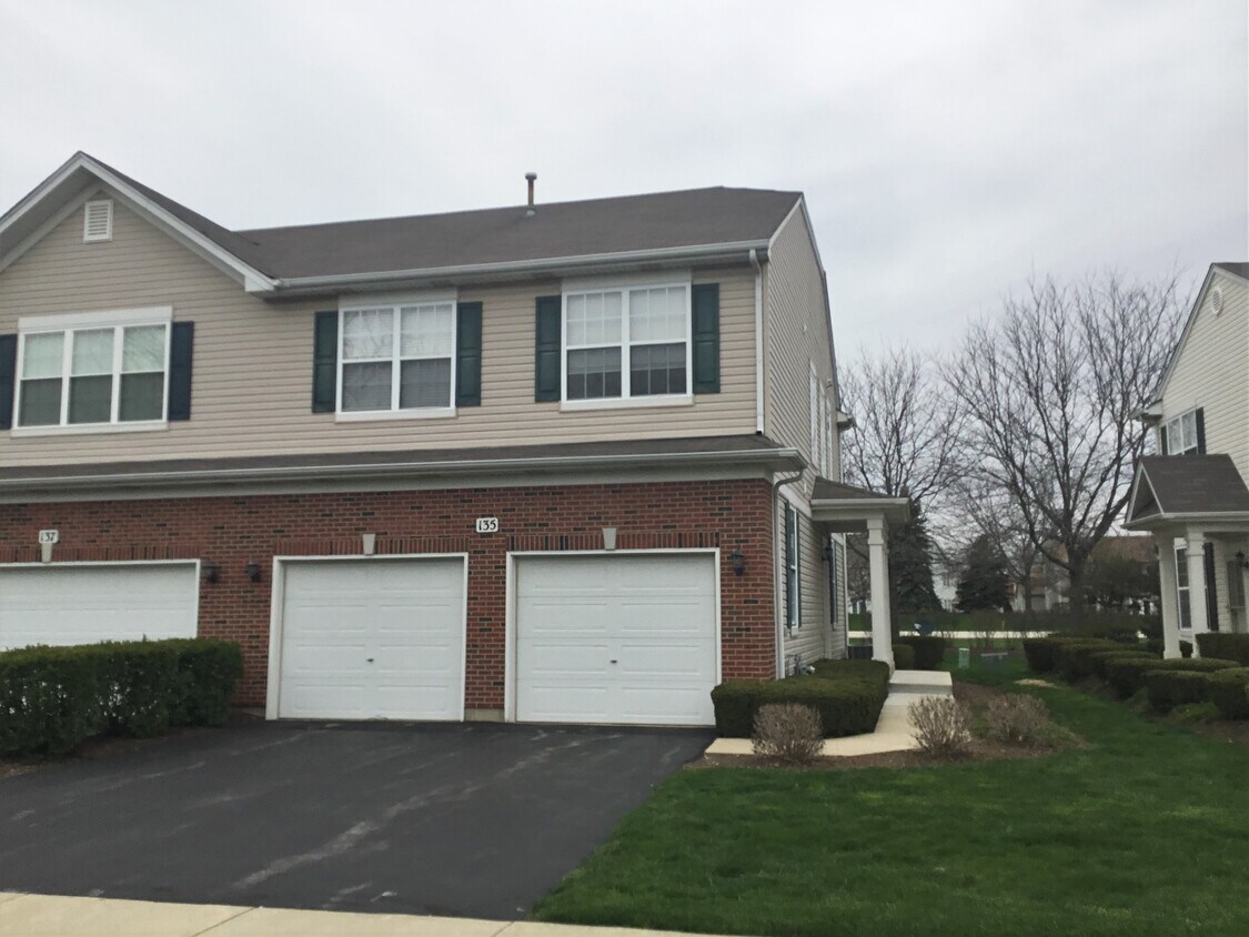 135 S Concord Drive House Rental in Oswego, IL