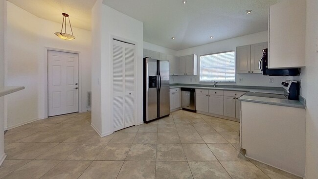 Foto del edificio - Beautiful 4 Bed 2 Bath Home in North Beach...