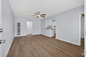 Building Photo - 811 Gardenia Ave