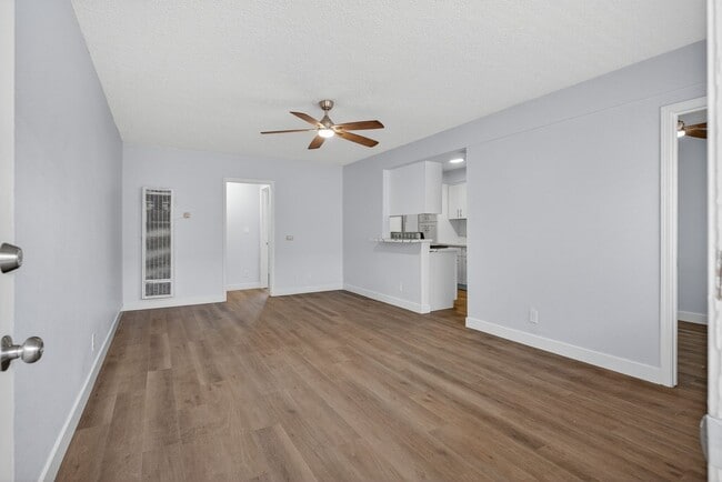 Interior Photo - 811 Gardenia Avenue
