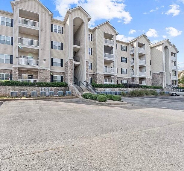 Primary Photo - 1411 Town Creek Cir